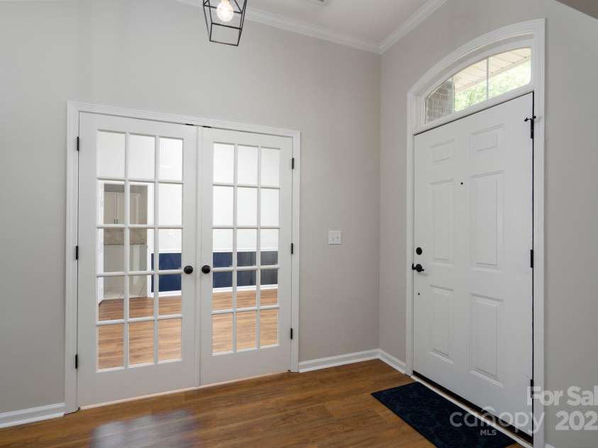 6111 Tesh Court, Charlotte, NC 28269.  MLS# CAR4239195, YatesRealty ID 6183. Entry Hall