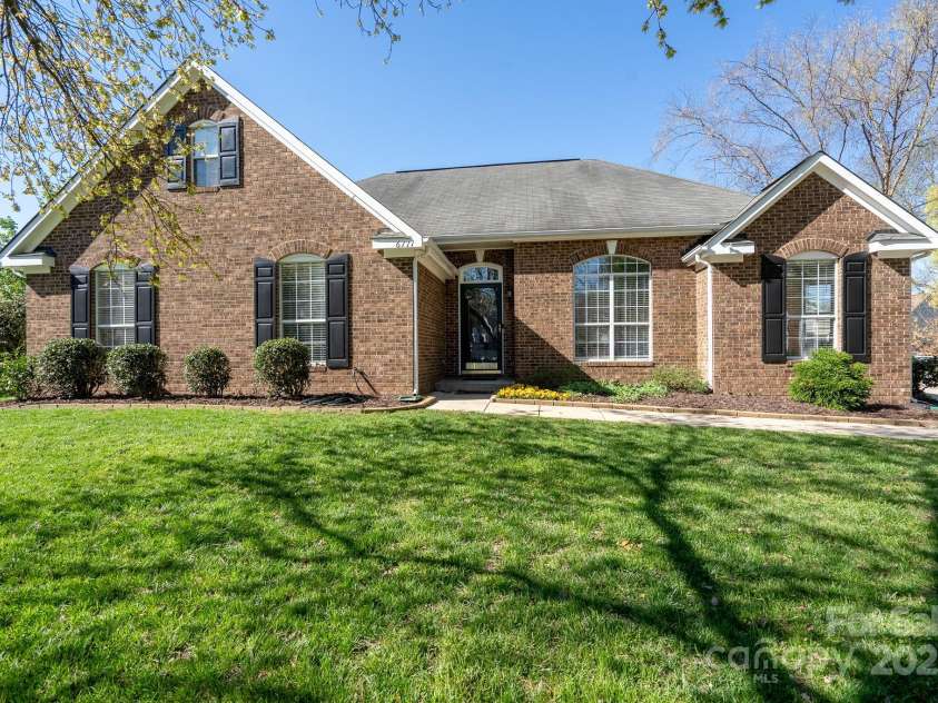 6111 Tesh Court, Charlotte, NC 28269.  MLS# CAR4239195, YatesRealty ID 6183. Welcome Home to 6111 Tesh Ct!