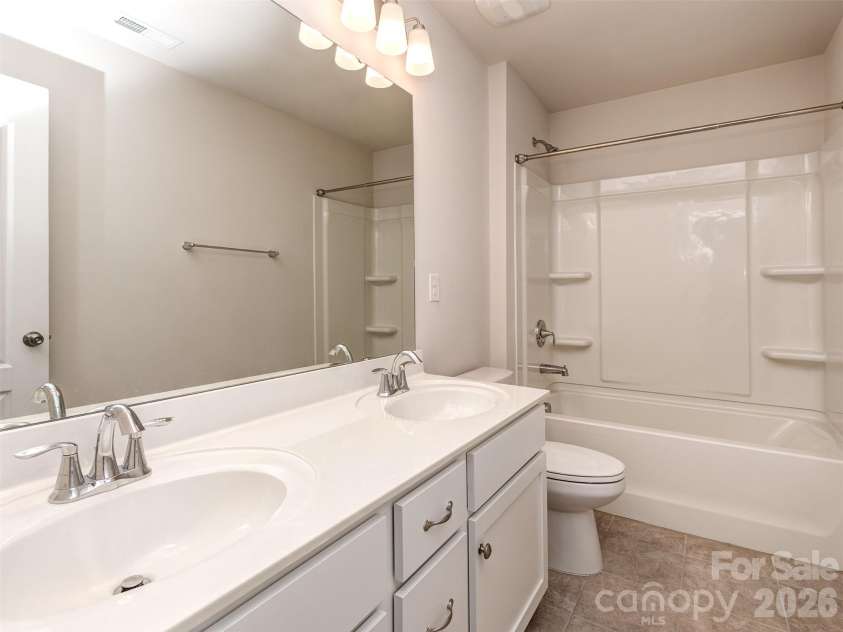 2118 Killian Creek Drive, Denver, NC 28037.  MLS# CAR4358493, YatesRealty ID 6184. Full bath #3