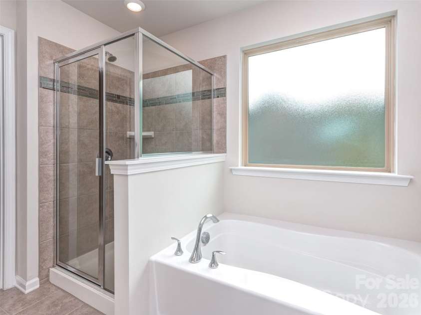 2118 Killian Creek Drive, Denver, NC 28037.  MLS# CAR4358493, YatesRealty ID 6184. Primary bathroom 