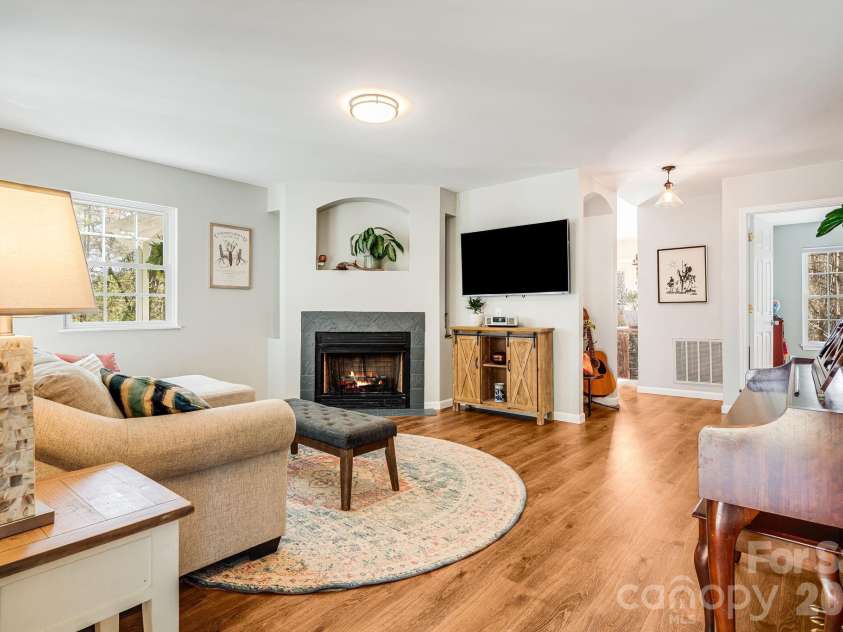 348 Big Raven Lane, Saluda, NC 28773.  MLS# CAR4356572, YatesRealty ID 6185. 