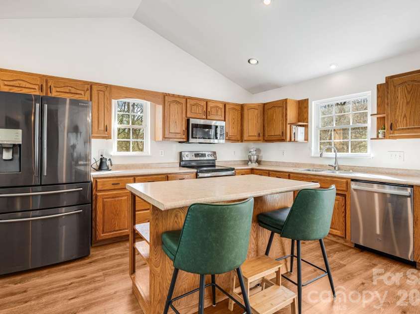 348 Big Raven Lane, Saluda, NC 28773.  MLS# CAR4356572, YatesRealty ID 6185. 