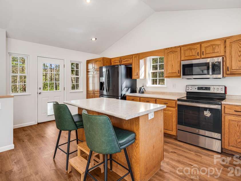348 Big Raven Lane, Saluda, NC 28773.  MLS# CAR4356572, YatesRealty ID 6185. 