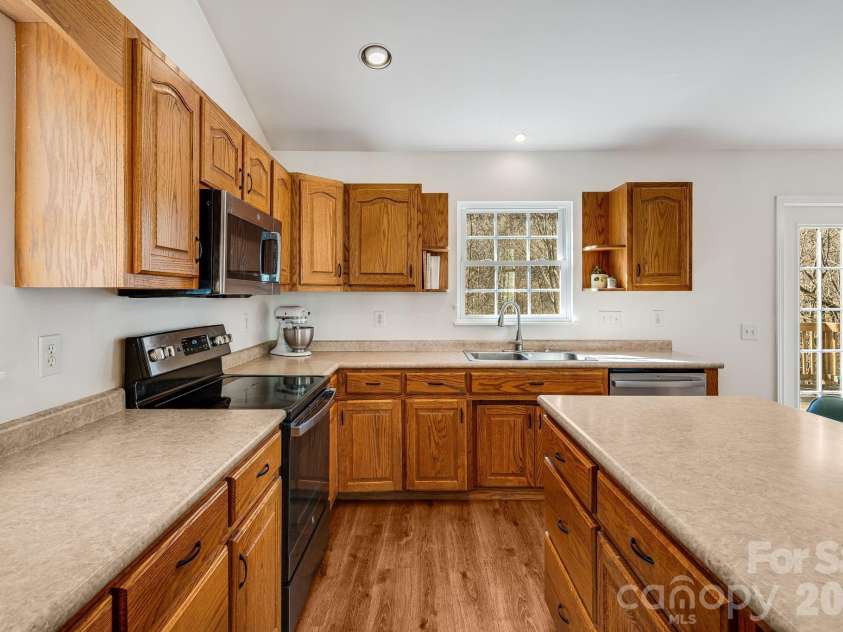 348 Big Raven Lane, Saluda, NC 28773.  MLS# CAR4356572, YatesRealty ID 6185. 