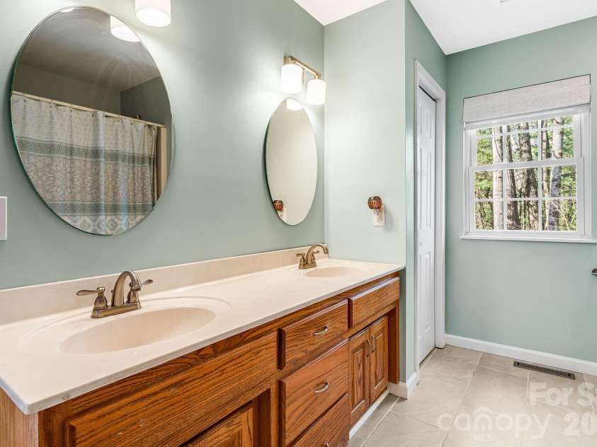 348 Big Raven Lane, Saluda, NC 28773.  MLS# CAR4356572, YatesRealty ID 6185. 