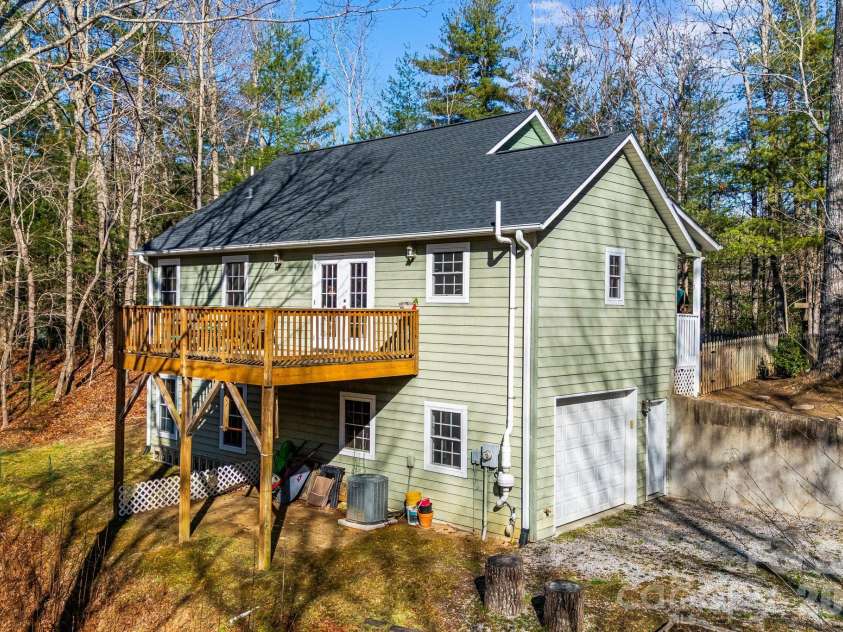 348 Big Raven Lane, Saluda, NC 28773.  MLS# CAR4356572, YatesRealty ID 6185. 
