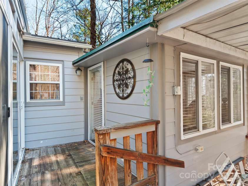 16 Limestone Drive, Franklin, NC 28734.  MLS# CAR4244542, YatesRealty ID 6187. 