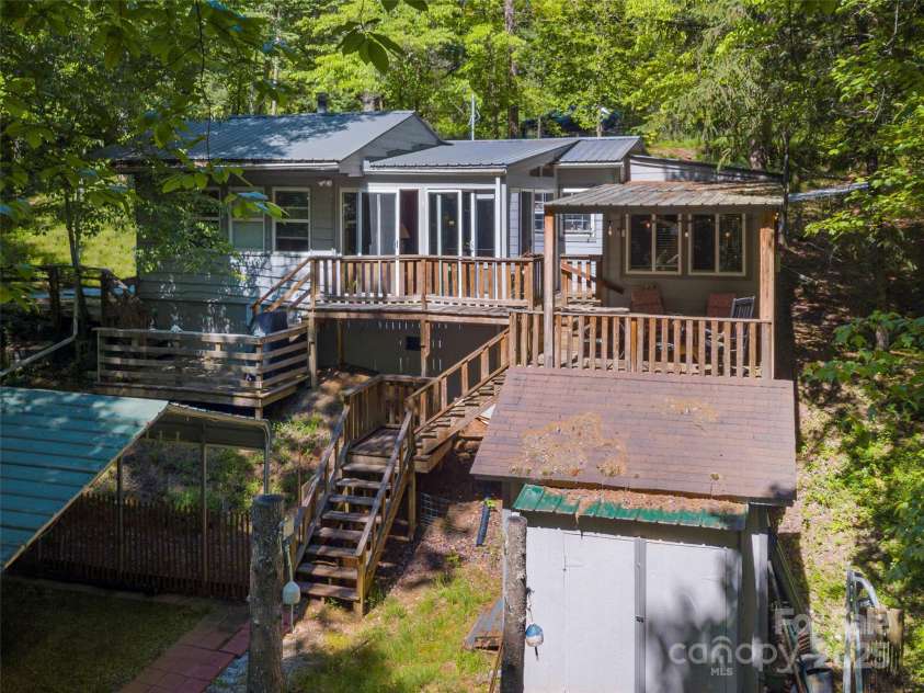16 Limestone Drive, Franklin, NC 28734.  MLS# CAR4244542, YatesRealty ID 6187. 