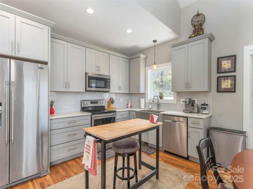 4 Guy Way, Canton, NC 28716.  MLS# CAR4243942, YatesRealty ID 6188. 