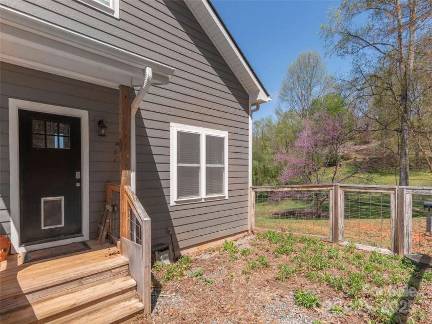 4 Guy Way, Canton, NC 28716.  MLS# CAR4243942, YatesRealty ID 6188. 