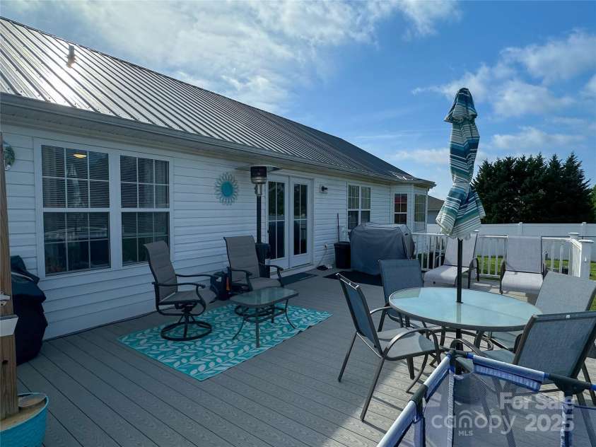 108 Windrow Lane, Statesville, NC 28625.  MLS# CAR4238628, YatesRealty ID 6189. 