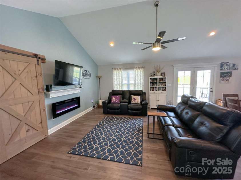 108 Windrow Lane, Statesville, NC 28625.  MLS# CAR4238628, YatesRealty ID 6189. Inviting living area with vaulted ceilings