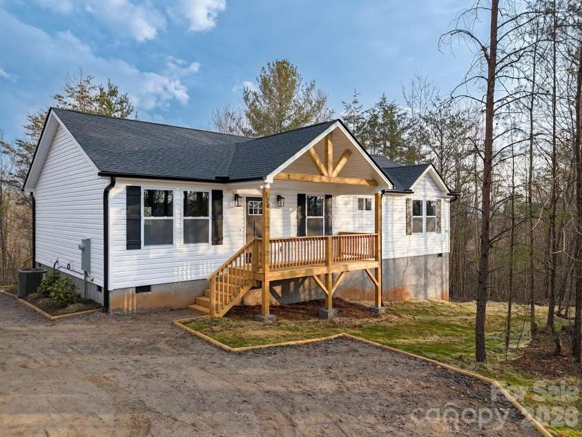 124 Fairfield Lane, Marion, NC 28752.  MLS# CAR4337723, YatesRealty ID 6189. 