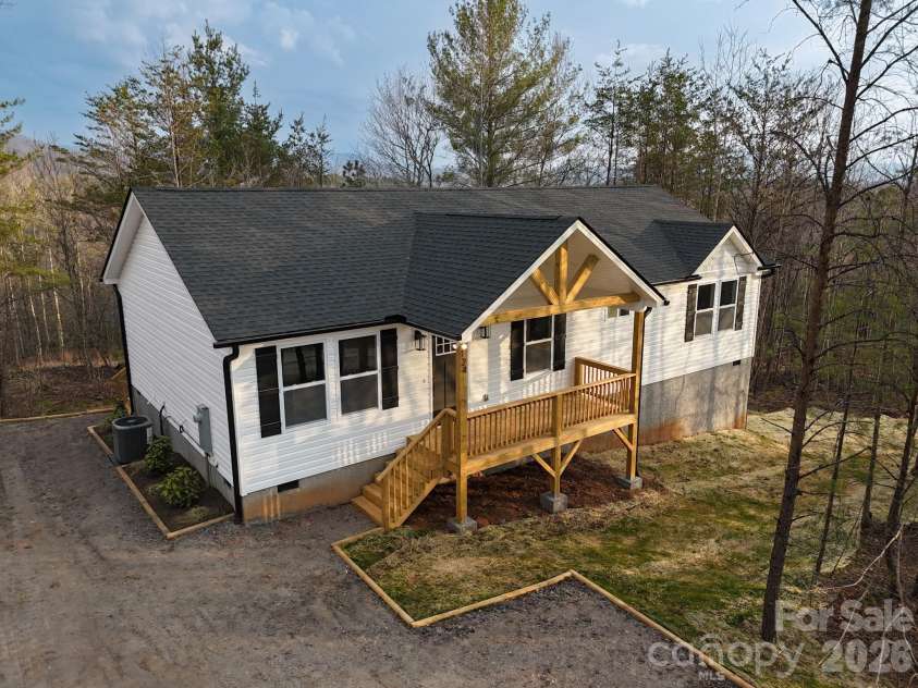 124 Fairfield Lane, Marion, NC 28752.  MLS# CAR4337723, YatesRealty ID 6189. 