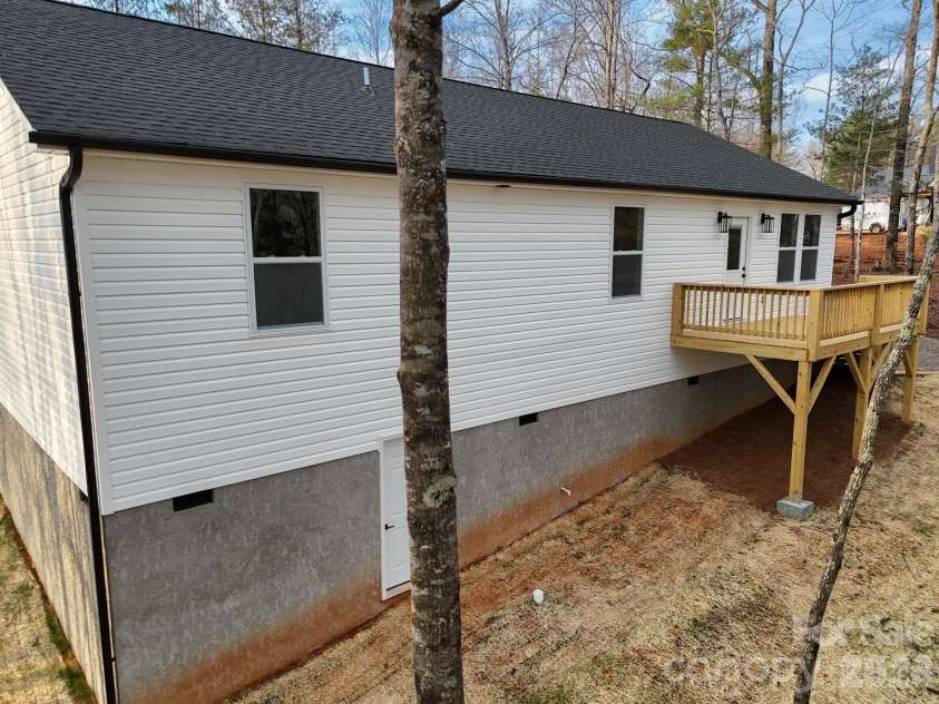 124 Fairfield Lane, Marion, NC 28752.  MLS# CAR4337723, YatesRealty ID 6189. 