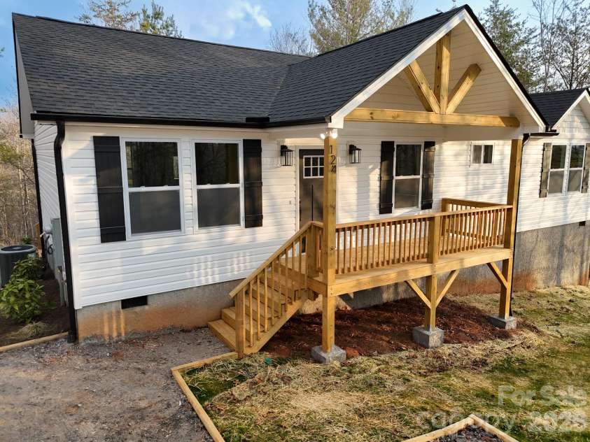 124 Fairfield Lane, Marion, NC 28752.  MLS# CAR4337723, YatesRealty ID 6189. 