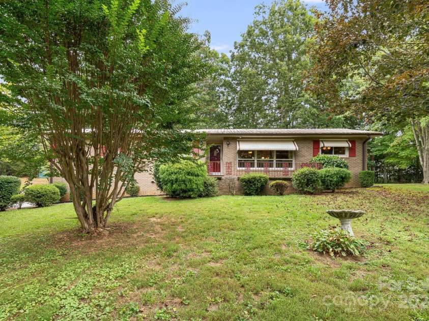 204 Reed Drive, Flat Rock, NC 28731.  MLS# CAR4181646, YatesRealty ID 619. 