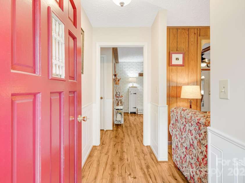 204 Reed Drive, Flat Rock, NC 28731.  MLS# CAR4181646, YatesRealty ID 619. 