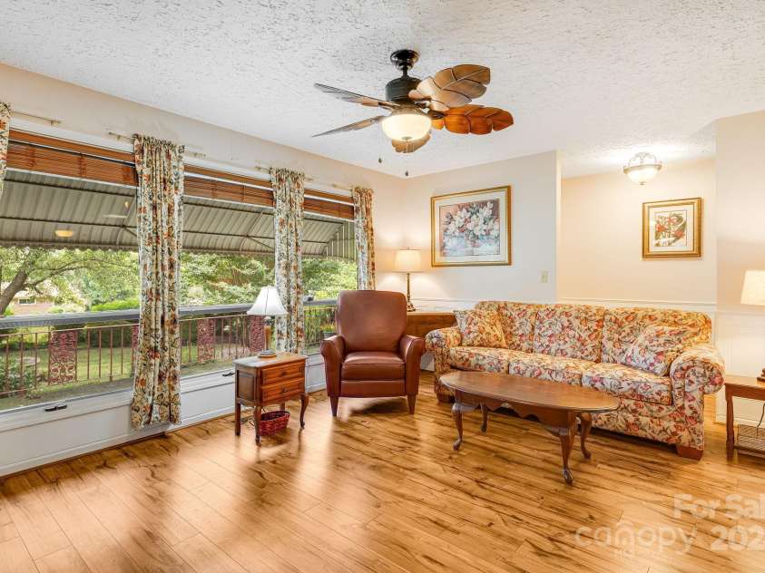 204 Reed Drive, Flat Rock, NC 28731.  MLS# CAR4181646, YatesRealty ID 619. 