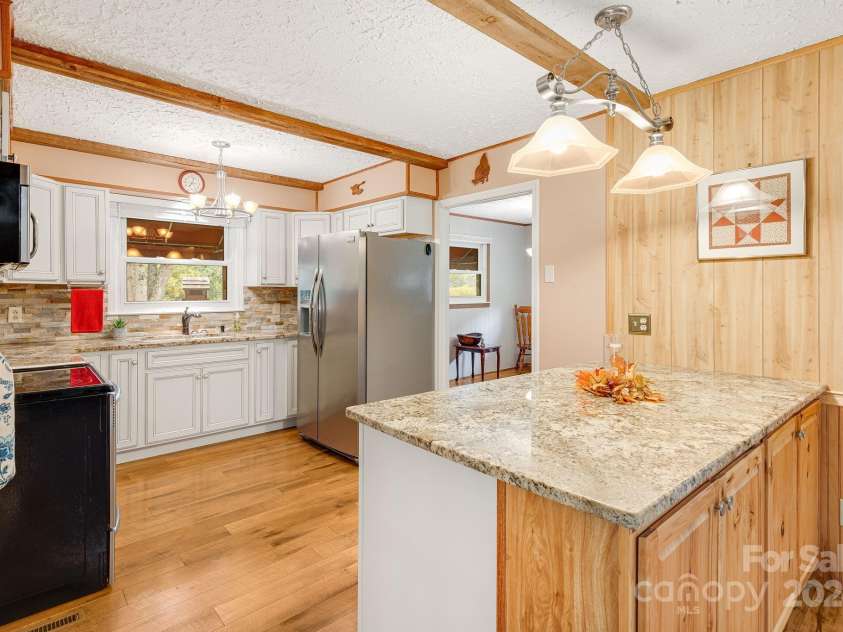 204 Reed Drive, Flat Rock, NC 28731.  MLS# CAR4181646, YatesRealty ID 619. 