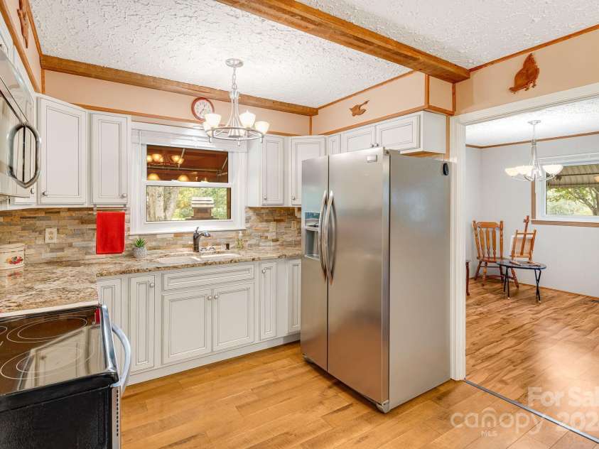 204 Reed Drive, Flat Rock, NC 28731.  MLS# CAR4181646, YatesRealty ID 619. 