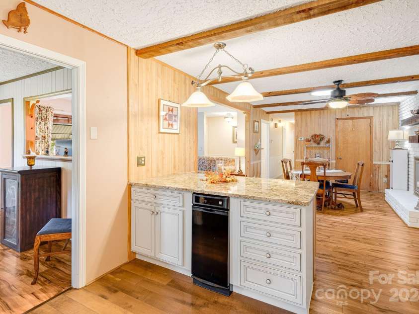 204 Reed Drive, Flat Rock, NC 28731.  MLS# CAR4181646, YatesRealty ID 619. 