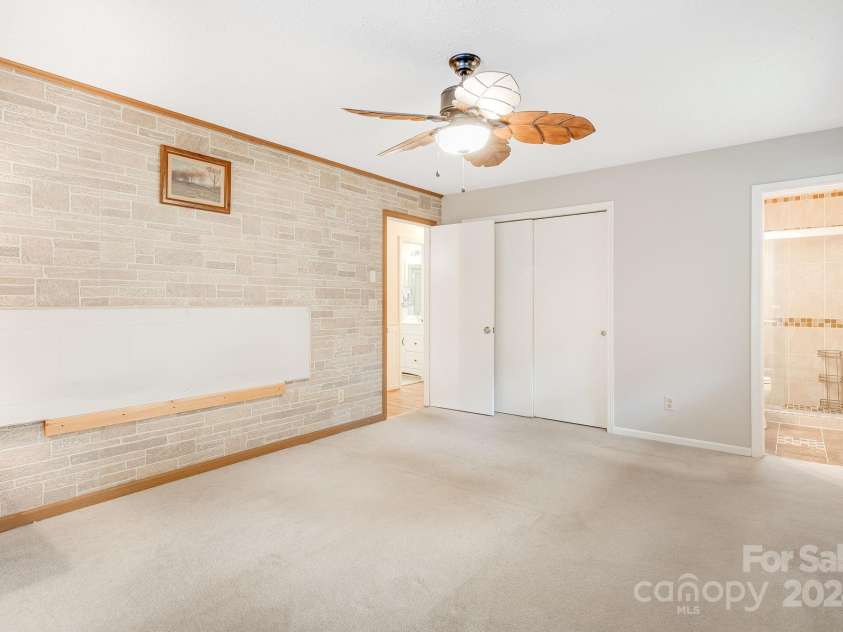 204 Reed Drive, Flat Rock, NC 28731.  MLS# CAR4181646, YatesRealty ID 619. 