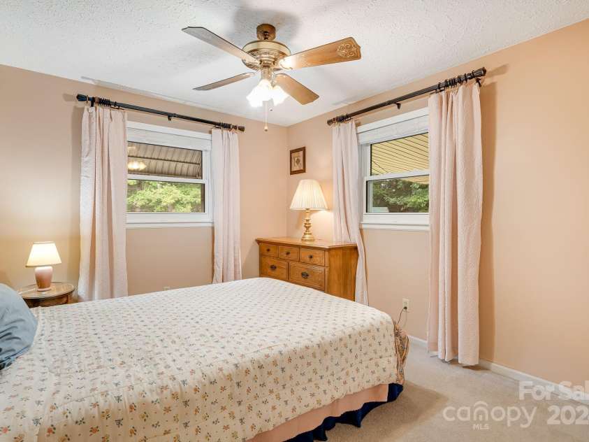 204 Reed Drive, Flat Rock, NC 28731.  MLS# CAR4181646, YatesRealty ID 619. 