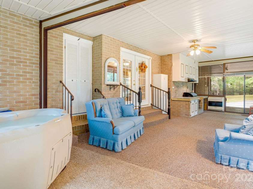 204 Reed Drive, Flat Rock, NC 28731.  MLS# CAR4181646, YatesRealty ID 619. 