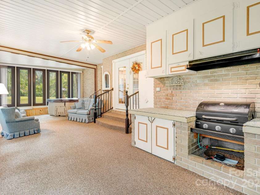 204 Reed Drive, Flat Rock, NC 28731.  MLS# CAR4181646, YatesRealty ID 619. 