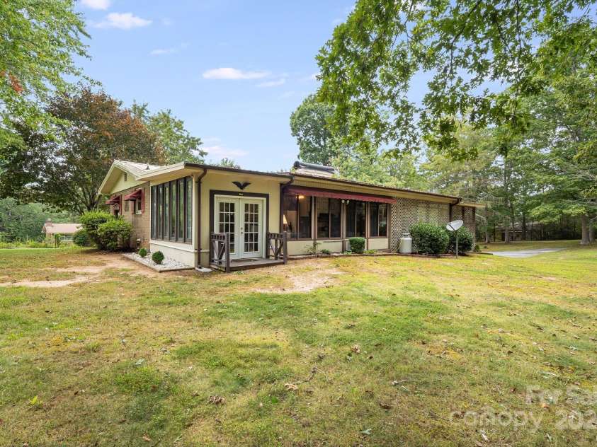 204 Reed Drive, Flat Rock, NC 28731.  MLS# CAR4181646, YatesRealty ID 619. 