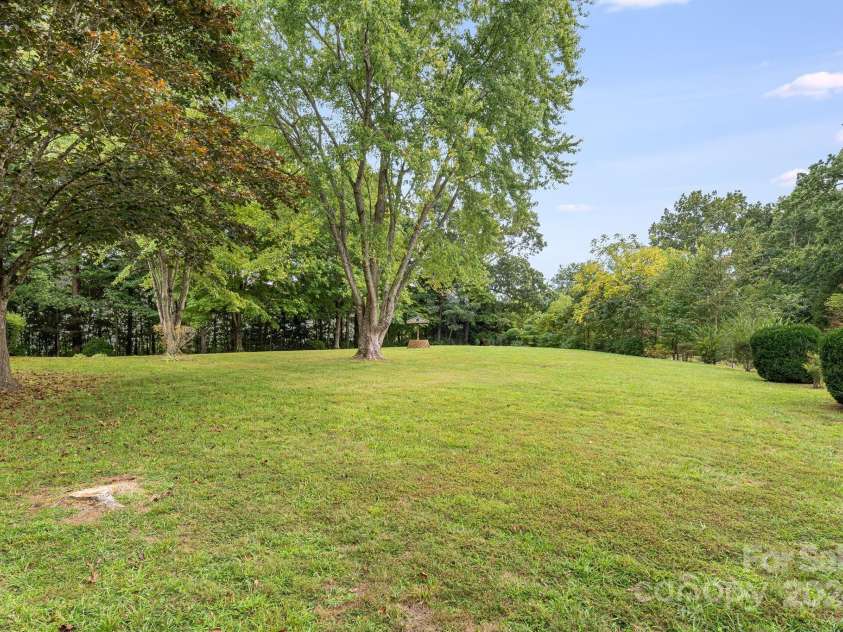 204 Reed Drive, Flat Rock, NC 28731.  MLS# CAR4181646, YatesRealty ID 619. 