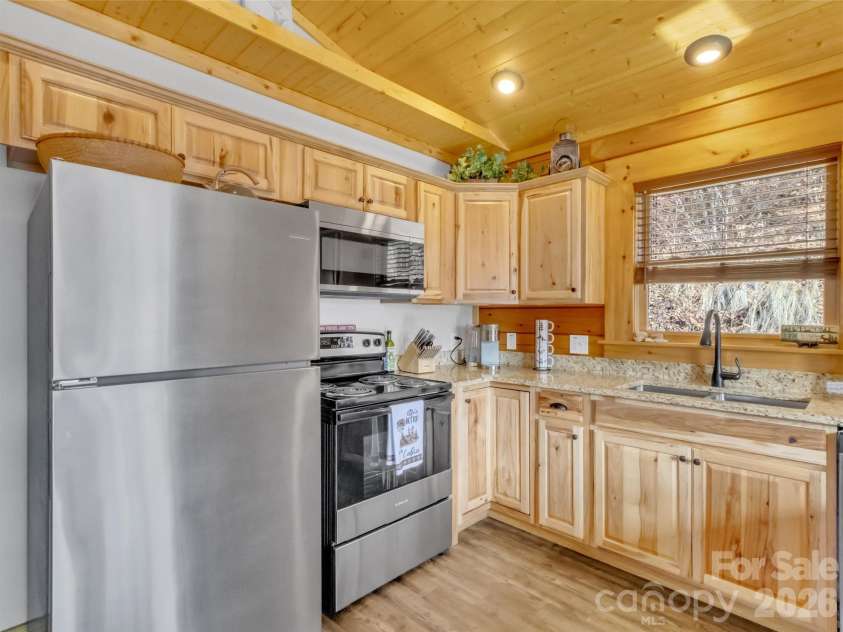 24 Hawthorn Road, Maggie Valley, NC 28751.  MLS# CAR4342542, YatesRealty ID 6190. 