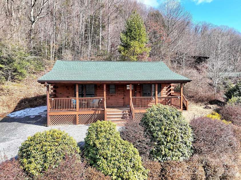 24 Hawthorn Road, Maggie Valley, NC 28751.  MLS# CAR4342542, YatesRealty ID 6190. 