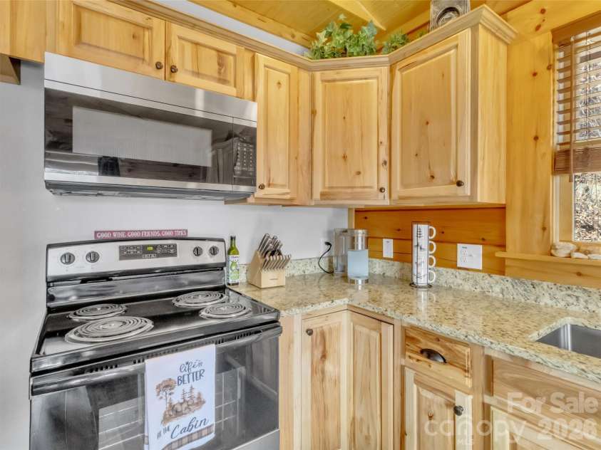 24 Hawthorn Road, Maggie Valley, NC 28751.  MLS# CAR4342542, YatesRealty ID 6190. Bright kitchen