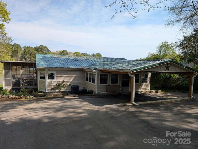 6778 Emerald Isle Drive, Sherrills Ford, NC 28673.  MLS# CAR4246939, YatesRealty ID 6190. 