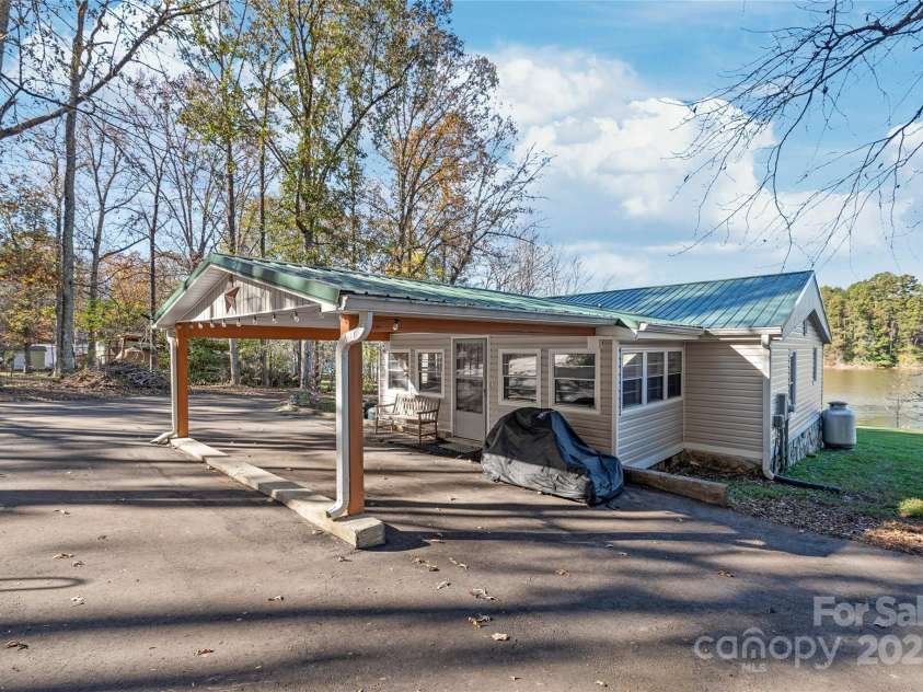 6778 Emerald Isle Drive, Sherrills Ford, NC 28673.  MLS# CAR4246939, YatesRealty ID 6190. 