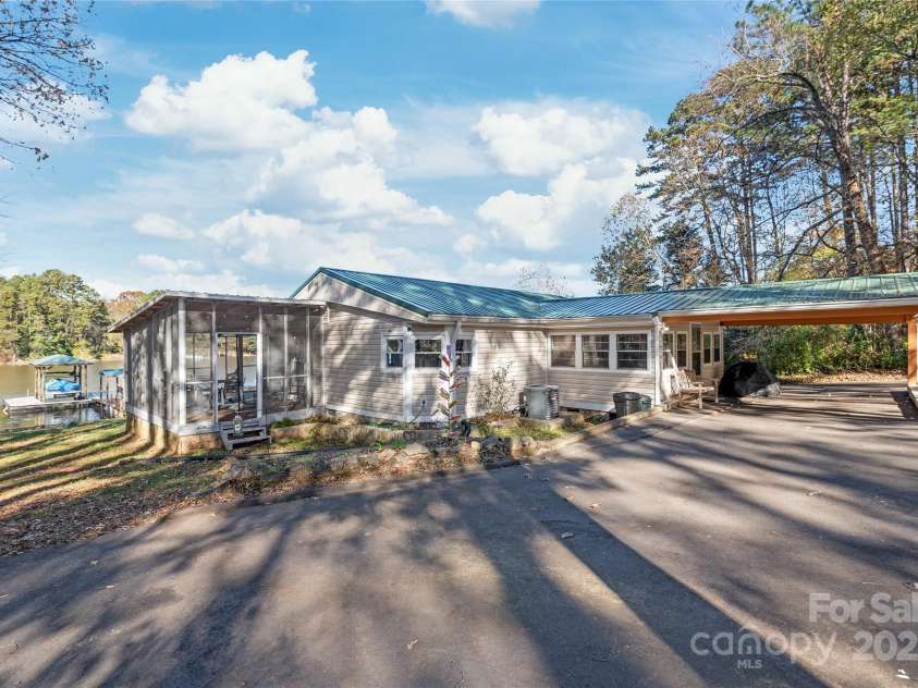 6778 Emerald Isle Drive, Sherrills Ford, NC 28673.  MLS# CAR4246939, YatesRealty ID 6190. 