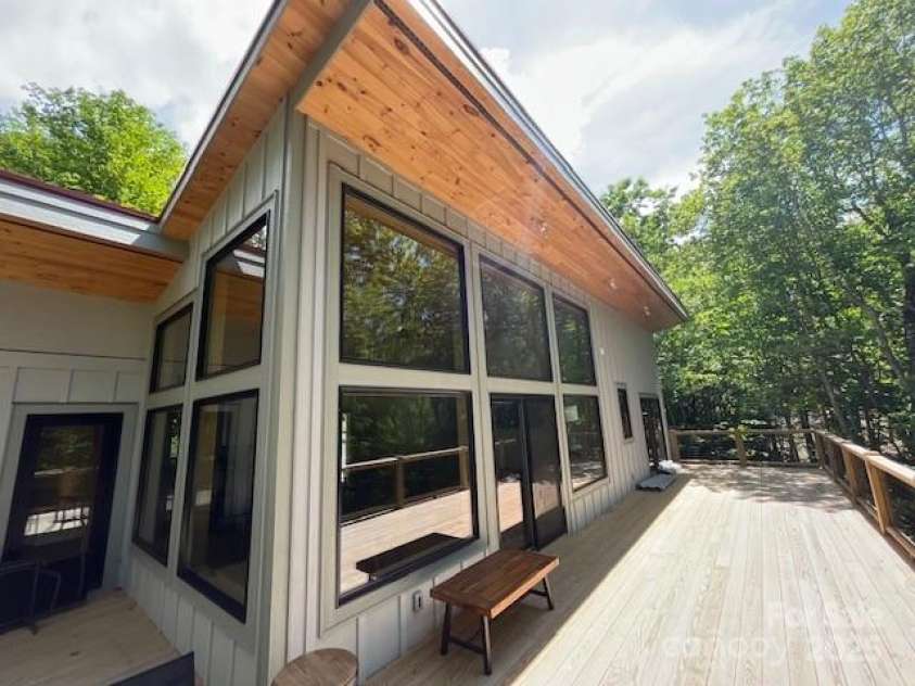 000 Magnolia Lane, Fleetwood, NC 28626.  MLS# CAR4245904, YatesRealty ID 6191. 