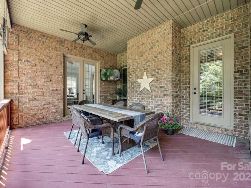 364 Stone Cliff Lane, Clover, SC 29710.  MLS# CAR4247525, YatesRealty ID 6192. 