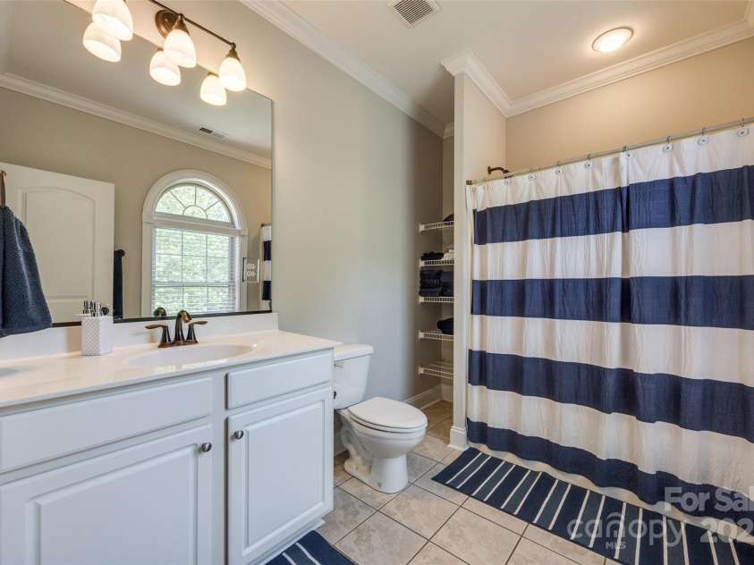 364 Stone Cliff Lane, Clover, SC 29710.  MLS# CAR4247525, YatesRealty ID 6192. Ensuite Bath