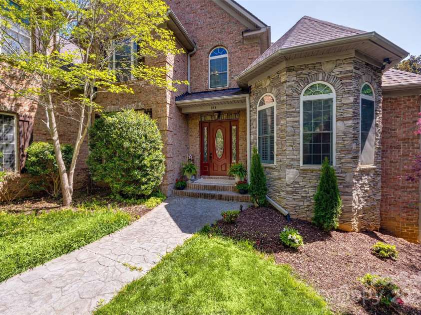 364 Stone Cliff Lane, Clover, SC 29710.  MLS# CAR4247525, YatesRealty ID 6192. New Luscious Landscaping