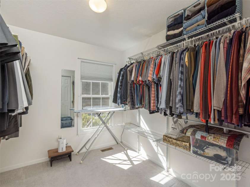 164 Allen Paul Drive, Hendersonville, NC 28791.  MLS# CAR4247736, YatesRealty ID 6193. 