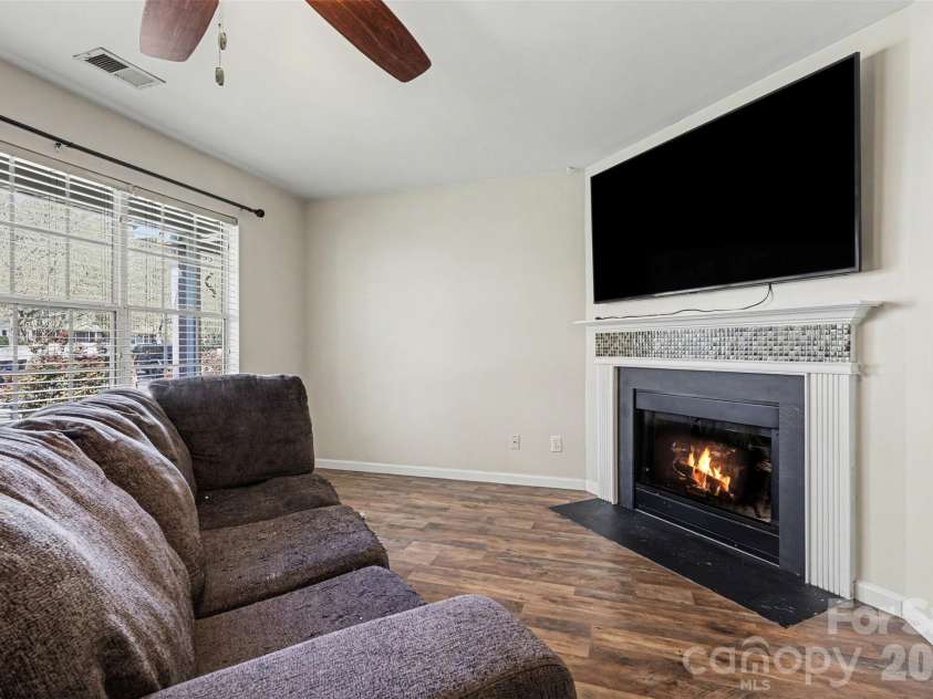 3268 Summercroft Lane, Charlotte, NC 28269.  MLS# CAR4357213, YatesRealty ID 6194. 