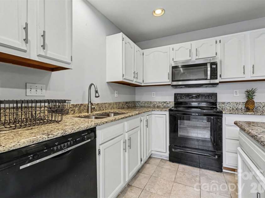 3268 Summercroft Lane, Charlotte, NC 28269.  MLS# CAR4357213, YatesRealty ID 6194. 