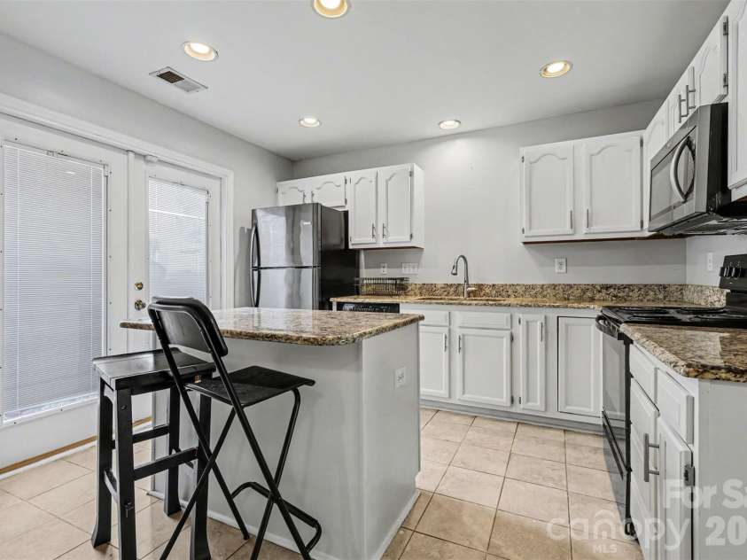 3268 Summercroft Lane, Charlotte, NC 28269.  MLS# CAR4357213, YatesRealty ID 6194. 