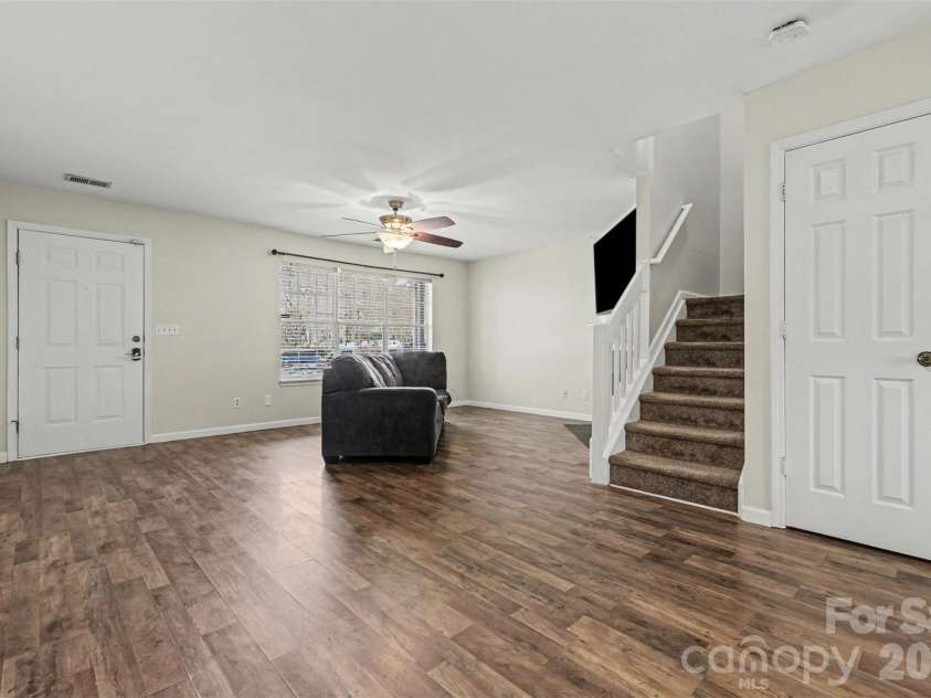 3268 Summercroft Lane, Charlotte, NC 28269.  MLS# CAR4357213, YatesRealty ID 6194. 