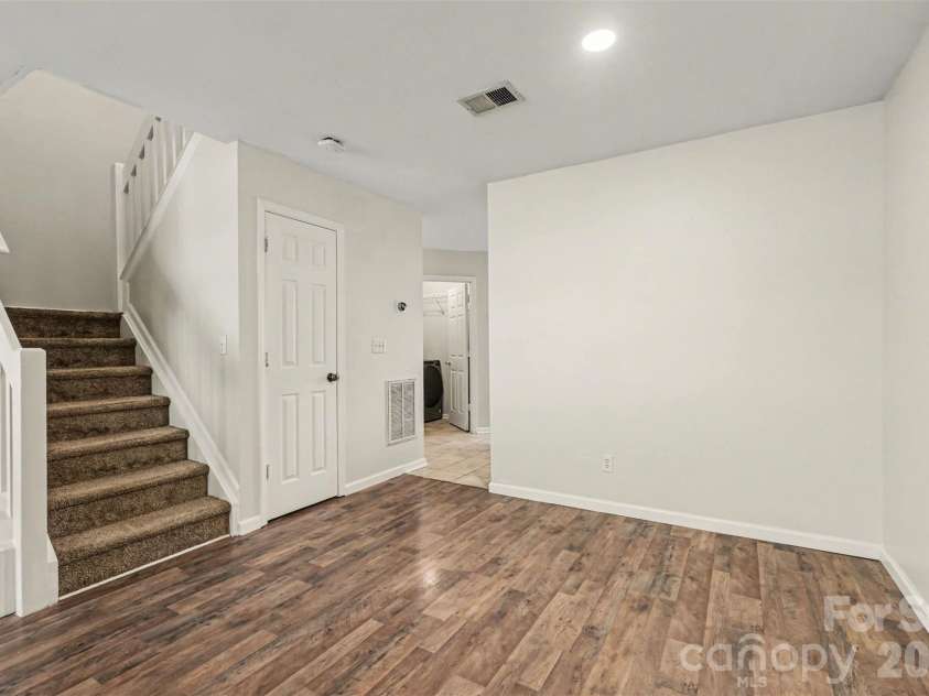 3268 Summercroft Lane, Charlotte, NC 28269.  MLS# CAR4357213, YatesRealty ID 6194. 