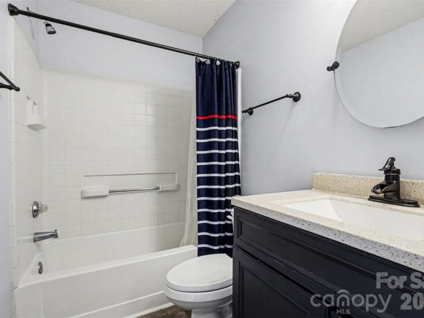 3268 Summercroft Lane, Charlotte, NC 28269.  MLS# CAR4357213, YatesRealty ID 6194. 