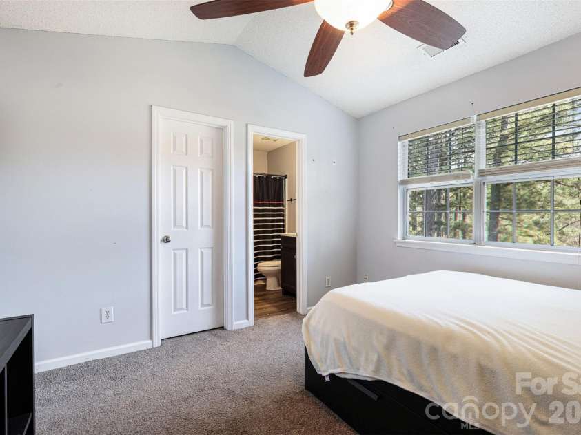3268 Summercroft Lane, Charlotte, NC 28269.  MLS# CAR4357213, YatesRealty ID 6194. 